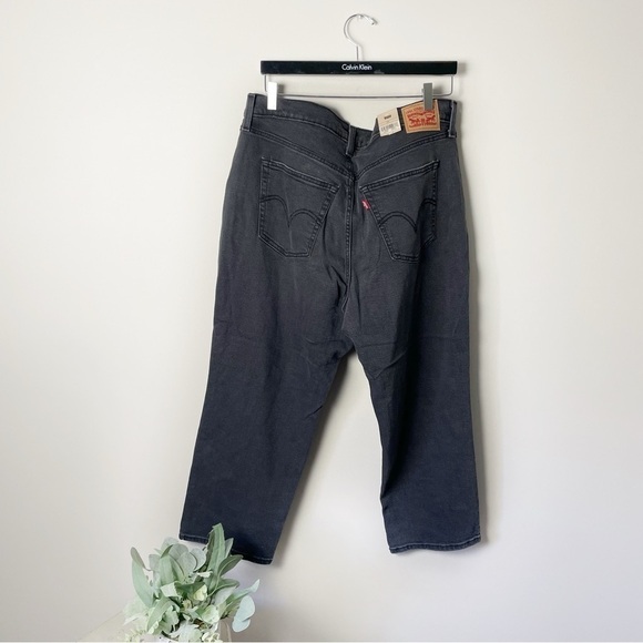 [Levi's] Women's Black Distressed Wedgie Straight Leg Jeans - Picture 6 of 8